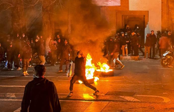 مقتل ما لا يقل عن 490 متظاهرًا في إيران… خريطة لمواقع الاحتجاجات