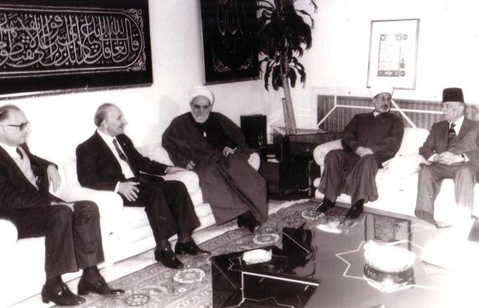 سوريا:
      توقيف
      عنصرين
      من
      «داعش»
      ضالعَين
      بتفجير
      مسجد
      في
      حمص