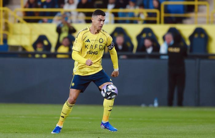 مصادر
      لـ«الشرق
      الأوسط»:
      رديف
      «الهلال»
      يقترب
      من
      «الاتحاد»
      بعقد
      لـ4
      مواسم