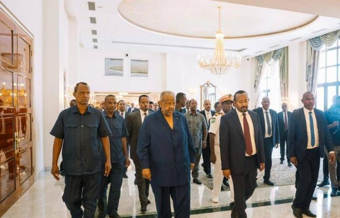 العليمي
      يأمر
      بغلق
      السجون
      غير
      الشرعية
      في
      جنوب
      اليمن