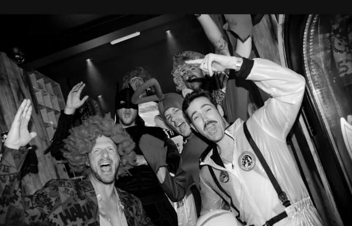 Blue
      Jays
      stars,
      wives,
      girlfriends
      enjoy
      team
      vacation
      in
      St.
      Barts