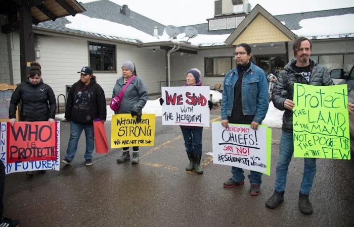 Trial
      begins
      for
      journalist
      suing
      RCMP
      for
      arrest
      at
      pipeline
      protest
      camp
      near
      Prince
      George,
      B.C.