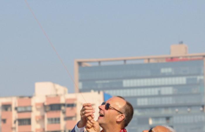 مقتل
      7
      من
      الشرطة
      الباكستانية
      في
      هجوم