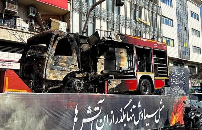 طهران
      تنظم
      تظاهرات
      مضادة
      للاحتجاجات...
      وتوجه
      رسائل
      دبلوماسية