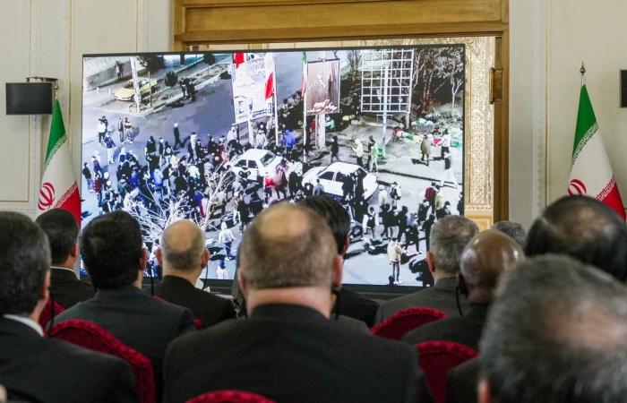 مسؤول
      غربي:
      إيران
      باعت
      روسيا
      عتاداً
      عسكرياً
      بـ4
      مليارات
      دولار
      منذ
      عام
      2021