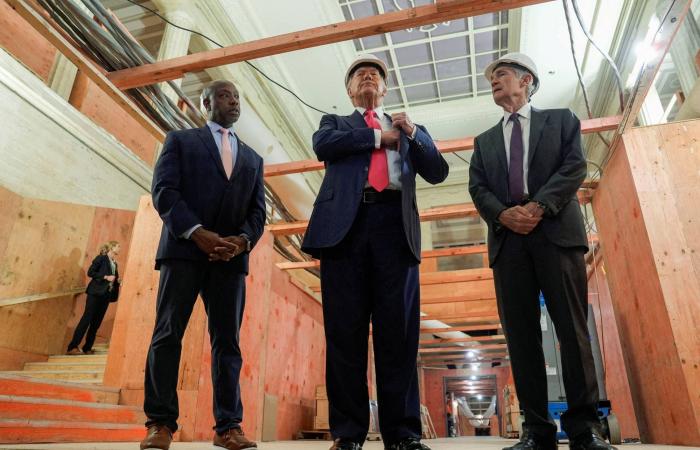 تراجع
      الأسهم
      الأوروبية
      بفعل
      ضغوط
      الإدارة
      الأميركية
      على
      باول