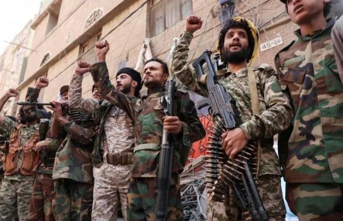 الحكومة
      اليمنية
      تمنع
      الجبايات
      وتلوّح
      بإجراءات
      صارمة