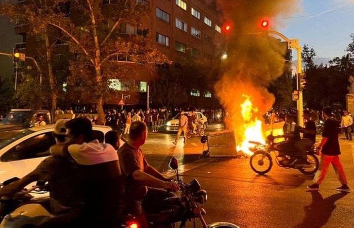 مـاذا يحدث في إيـران؟