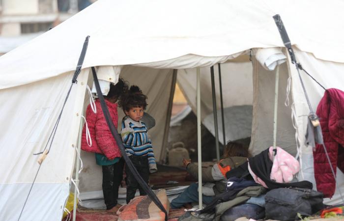 الجيش
      السوري
      يستهدف
      مواقع
      «قسد»
      في
      محيط
      مدينة
      دير
      حافر
      بريف
      حلب
      الشرقي