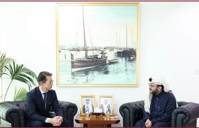 د. ماجد الأنصاري يجتمع مع المتحدث الرسمي لوزارة الخارجية اليابانية