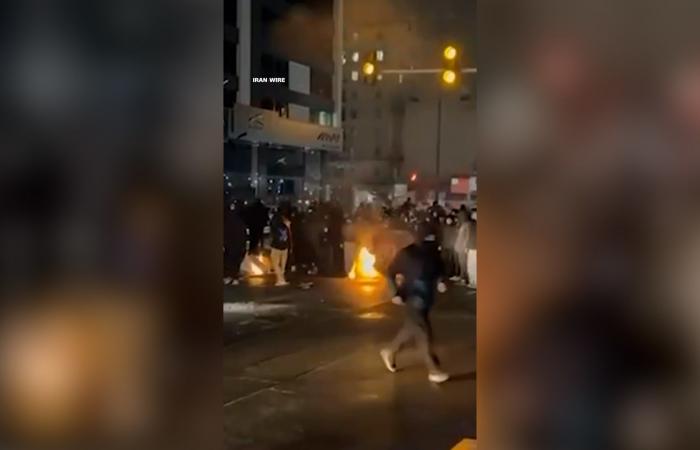 مراسلة CNN تلقي نظرة على هتافات متظاهري إيران.. لماذا تبدو حاسمة الآن؟