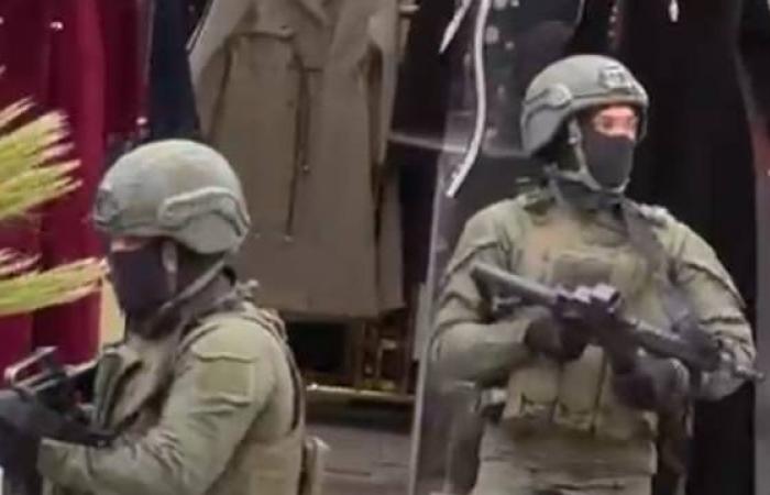 «لسرقة
      محل
      مجوهرات
      بالضفة»...
      لصوص
      تنكروا
      في
      زي
      الجيش
      الإسرائيلي