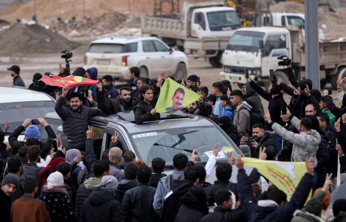 «يونيفيل»:
      قذيفتان
      تصيبان
      مهبط
      طائرات
      مروحية
      وبوابة
      موقع
      للأمم
      المتحدة
      في
      جنوب
      لبنان