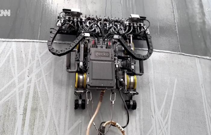 شاهد.. روبوت يتسلق جدران المباني لاكتشاف عيوبها غير المرئية