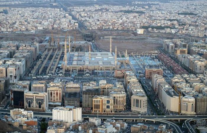 «إس
      كيه
      هاينكس»
      الكورية
      تستثمر
      نحو
      13
      مليار
      دولار
      في
      مصنع
      جديد
      لتغليف
      الرقائق