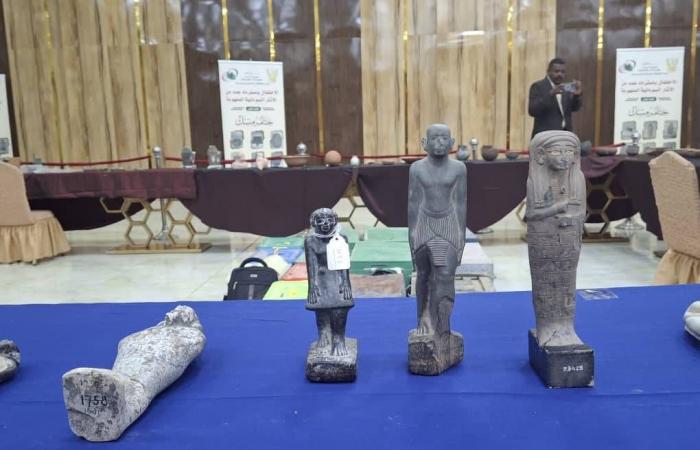 السودان
      يستعيد
      570
      قطعة
      أثرية
      سُرقت
      من
      المتحف
      القومي