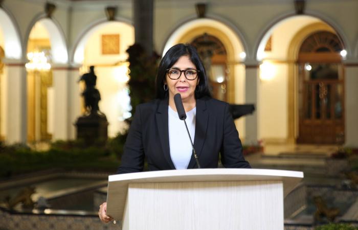 وزير
      الداخلية
      فنزويلي:
      تحديد
      هويات
      قتلى
      الضربات
      الأميركية
      يتطلّب
      فحوص
      الحمض
      النووي