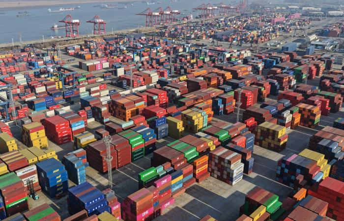 فائض
      الصين
      التجاري
      يتجاوز
      تريليون
      دولار
      رغم
      أسوار
      ترمب
      التجارية