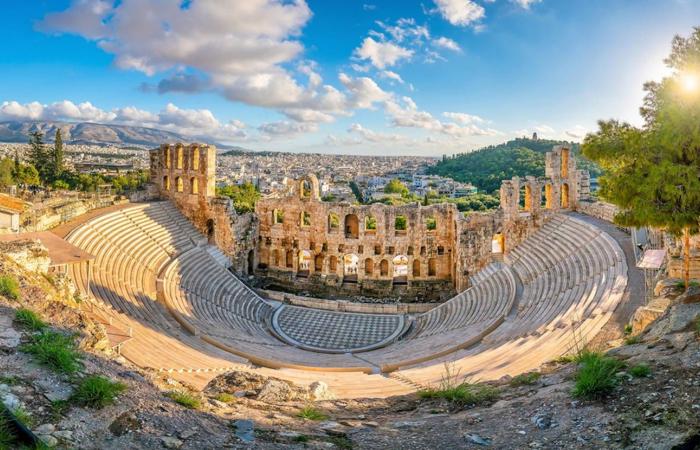 أغاثا
      كريستي
      تُكرّم
      على
      ضفاف
      النيل