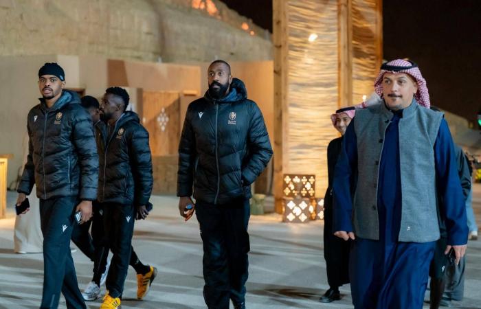 «منزال»
      يحتفي
      بنجوم
      الدرعية:
      رماية
      وخيول...
      وصيد
      بالصقور