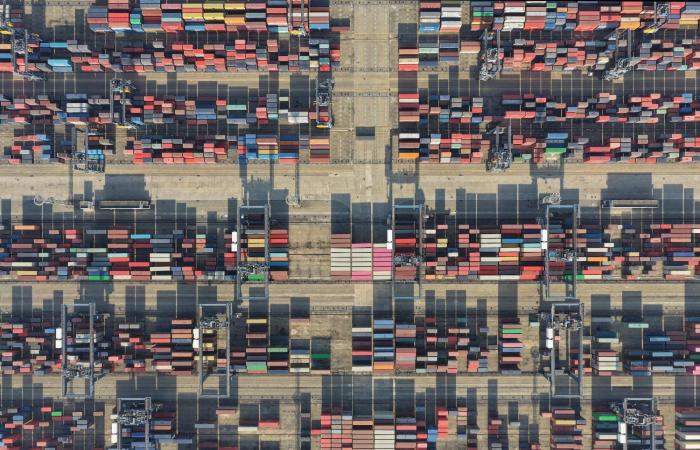 بين
      إسلام
      آباد
      وعائلة
      ترمب...
      باكستان
      تفتح
      أبوابها
      لعملة
      «وورلد
      ليبرتي»
      الرقمية