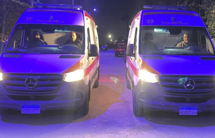 إنقاذ
      طاقم
      سفينة
      جنحت
      قرب
      مجرى
      قناة
      السويس