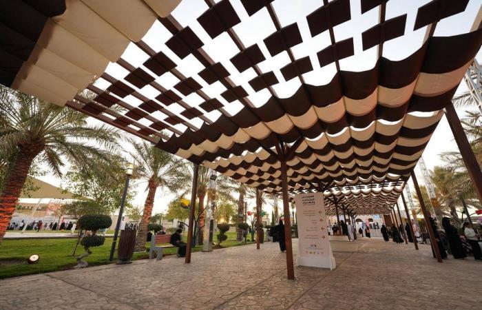 مهرجان
      الطائف
      للكتّاب
      والقرّاء
      يعيد
      صياغة
      العلاقة
      بين
      الأدب
      والطبيعة
      والفن