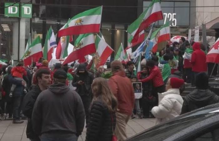 تظاهرات
      في
      عدة
      مدن
      كندية
      دعمًا
      للاحتجاجات
      في
      إيران