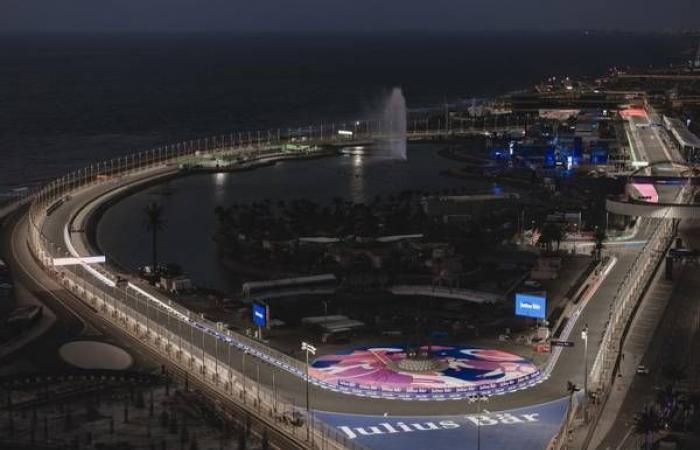 السعودية:
      أسرع
      حلبة
      شوارع
      في
      العالم
      جاهزة
      لسباقات
      «فورمولا
      إي»