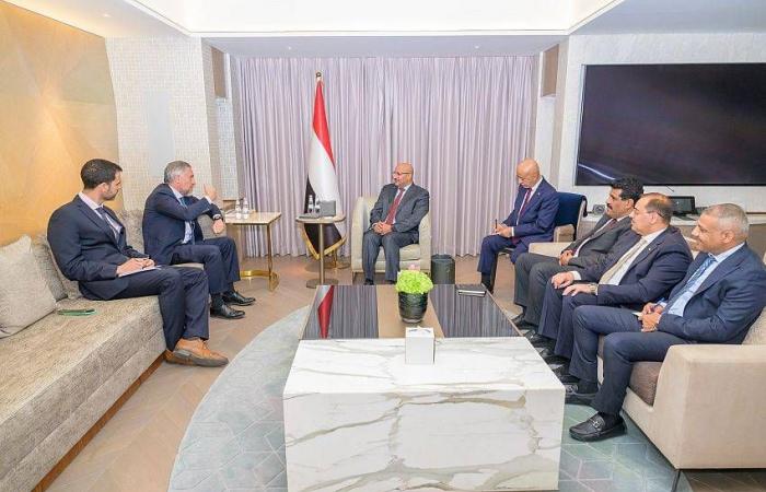 جهود
      سعودية
      مكثفة
      لتطبيع
      الأوضاع
      وتوحيد
      القوات
      في
      جنوب
      اليمن