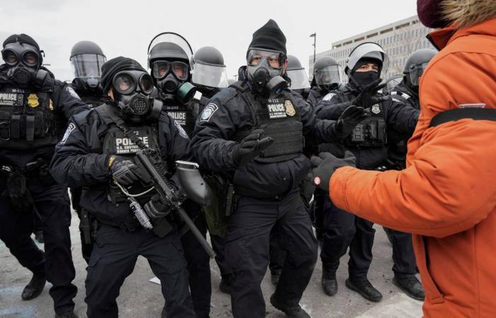 ترمب
      يهدد
      بتفعيل
      «قانون
      التمرد»
      إثر
      احتجاجات
      مينيابوليس