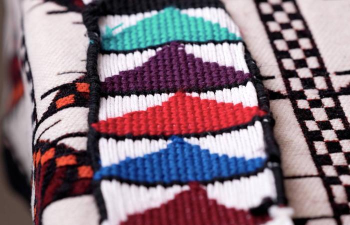 حِرفية
      سعودية
      تنجح
      في
      نقل
      إبداع
      منسوجاتها
      إلى
      العالمية