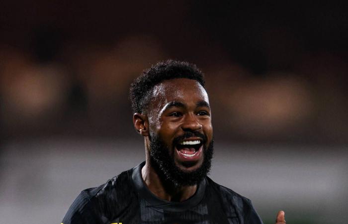 مالكو
      مانشستر
      يونايتد
      يدعمون
      كاريك
      قبل
      معركة
      السيتي