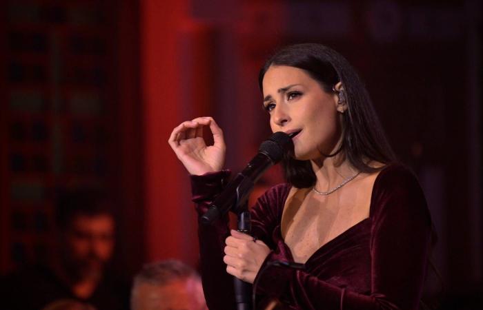 «أسافر
      وحدي
      ملكاً»...
      عندما
      تُعانق
      الأحلام
      نجوم
      السماء