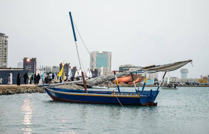 مهرجان
      «شراع»
      في
      جدة
      يستحضر
      ذاكرة
      البحر
      ويحولها
      إلى
      تجربة
      معاصرة