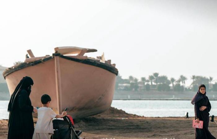 مهرجان
      «شراع»
      في
      جدة
      يستحضر
      ذاكرة
      البحر
      ويحولها
      إلى
      تجربة
      معاصرة