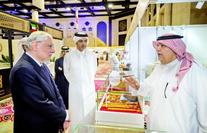 الكهرمان يستقطب زائري الحي الثقافي من المهتمين