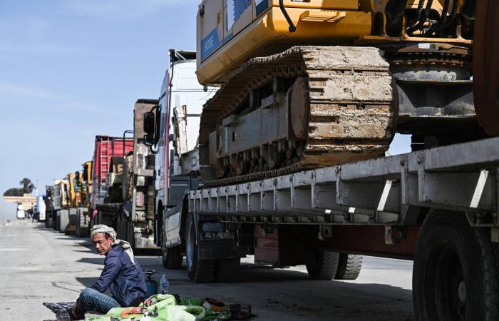 «لجنة
      غزة»
      تتطلع
      للإعمار
      التام
      في
      7
      سنوات...
      وإسرائيل
      ترى
      المرحلة
      الثانية
      «رمزية»