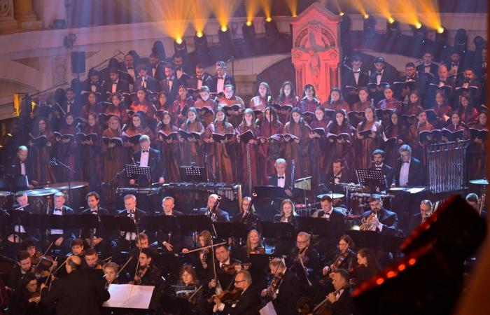 لقاء
      بعد
      نصف
      قرن:
      رجل
      يعانق
      والدته
      بعد
      51
      عاماً
      من
      الفقدان