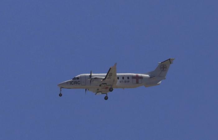 «الرئاسي
      اليمني»
      يسقط
      عضوية
      البحسني
      لإخلاله
      بمسؤولياته