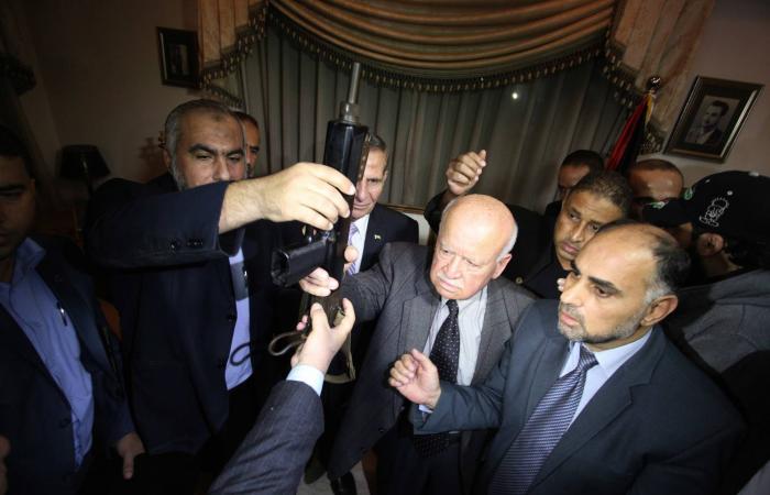 العراق
      يرفض
      استخدامه
      «منطلقا
      لأي
      أعمال
      عسكرية
      تستهدف
      أي
      دولة»