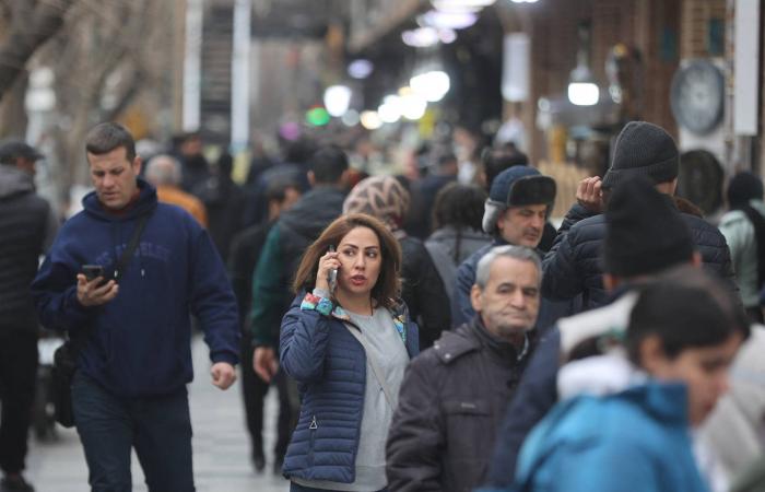 احتجاجات
      إيران
      تخفت…
      وواشنطن
      تراقب
      بلا
      حسم