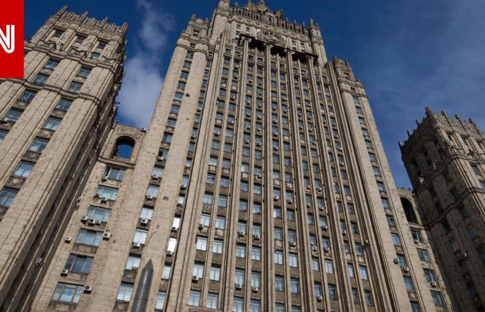 متابعة: روسيا تعلن طرد دبلوماسي بريطاني بسبب مزاعم بالتجسس.. ولندن تعلق