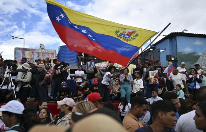 أمريكا تبدأ رسميًا بيع نفط فنزويلا