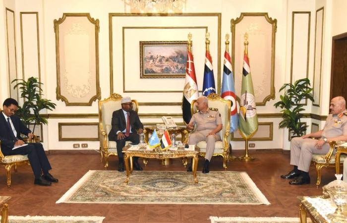 رئيس
      الصومال
      يزور
      مدينة
      متنازعاً
      عليها
      مع
      إقليم
      أرض
      الصومال
      الانفصالي