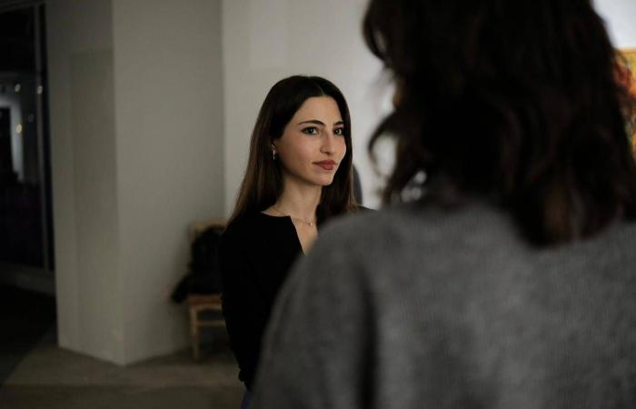 معرض
      «بين
      الأنفاس»...
      الصورة
      تستعيد
      دورها
      خارج
      منطق
      الشرح