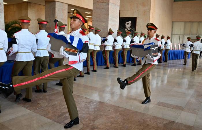 زعيمة
      المعارضة
      الفنزويلية:
      سأُنتخَب
      رئيسة
      في
      الوقت
      المناسب