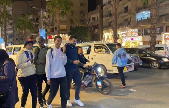 وجود
      لافت
      للسودانيين
      في
      مصر
      رغم
      مغادرة
      مئات
      الآلاف