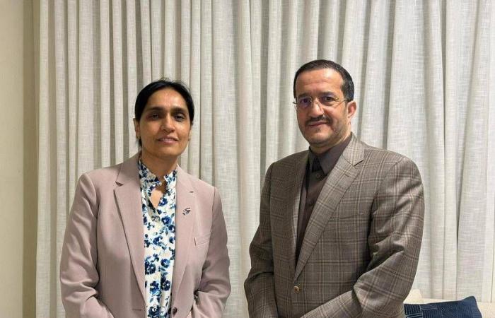 حراك
      رئاسي
      يمني
      يربط
      جوهر
      الأزمة
      بالتهديد
      الحوثي
      محلياً
      ودولياً