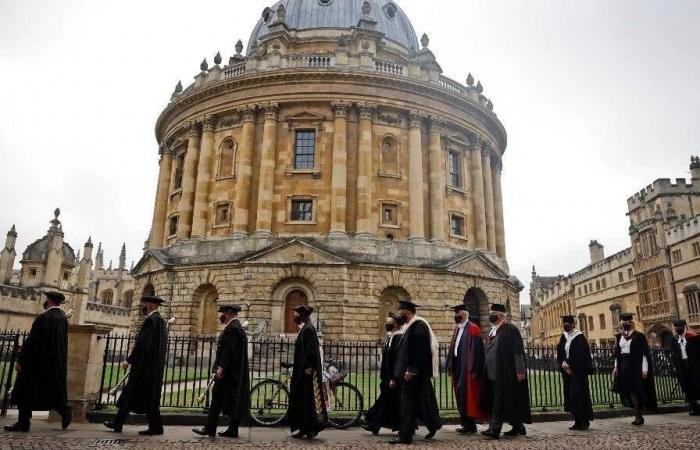 الجيش
      الصيني
      «يراقب»
      سفينتين
      أميركيتين
      تعبران
      مضيق
      تايوان